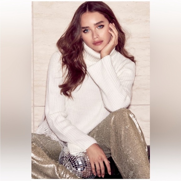 Elegant White Fringe Turtleneck Sweater - Picture 5 of 9